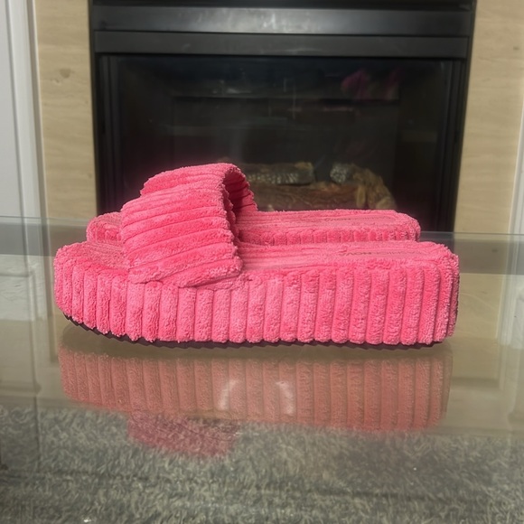 Fashion Nova Jiggie Slippers, 9 - Picture 7 of 11